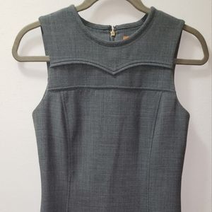TORY BURCH sz 2 grey Business dress Perfect for job interviews.